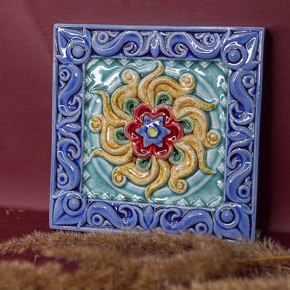 Изразец Лотос цветной на синем фоне