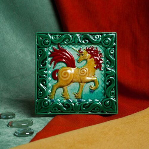 Изразец Единорог цветной зеленый фон фото