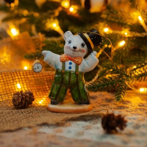 Мышонок в цилиндре на подставке фото