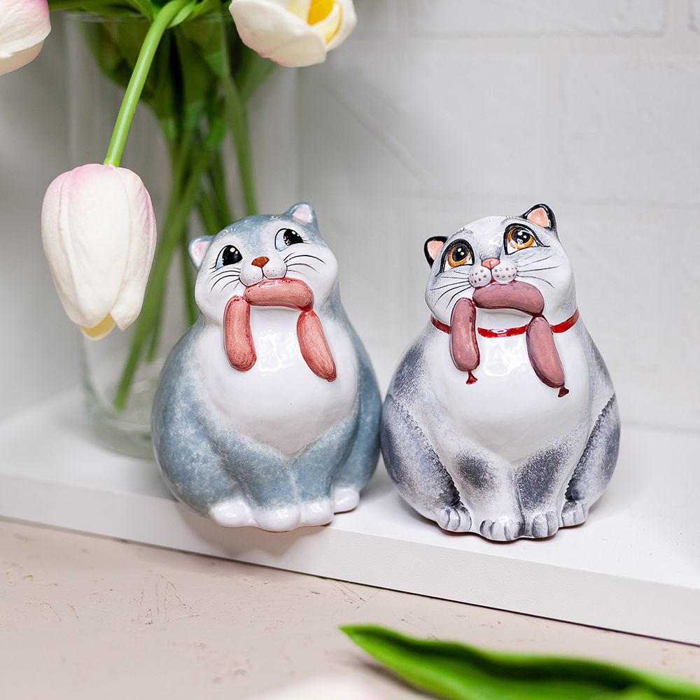 Кот с сосисками