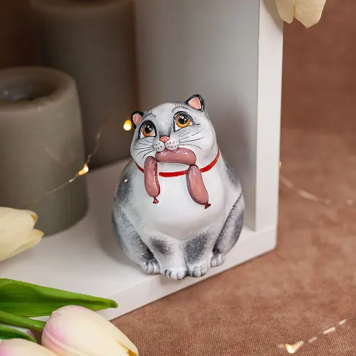 Кошка с сосисками майолика Кошка с сосисками майолика фото