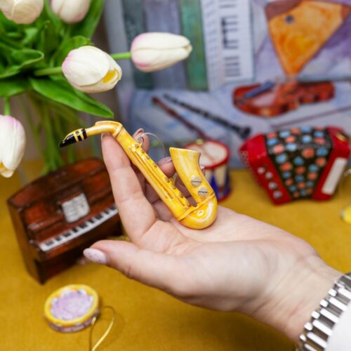 Саксофон из набора Музыкальные инструменты Саксофон из набора Музыкальные инструменты фото