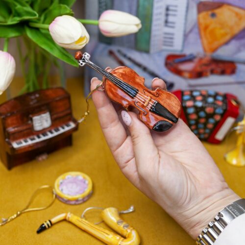 Скрипка из набора Музыкальные инструменты Скрипка из набора Музыкальные инструменты фото