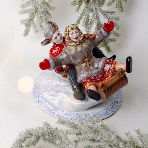 Девочка и мальчик на санях фото