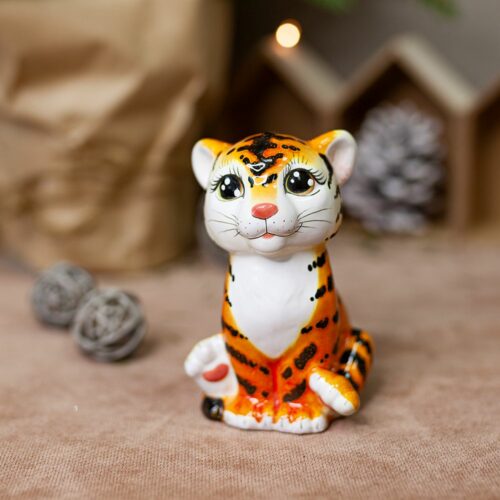 Тигр сидя рыжий фото