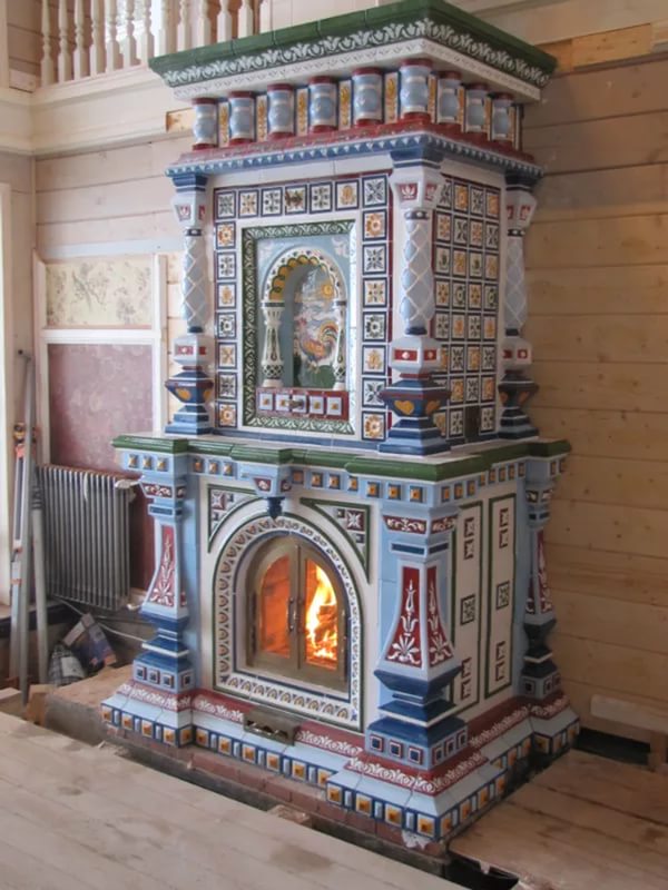 Изразцовая печь долго держит тепло. 