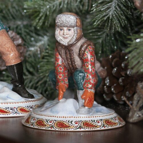 Мальчик и снежки (малый) фото