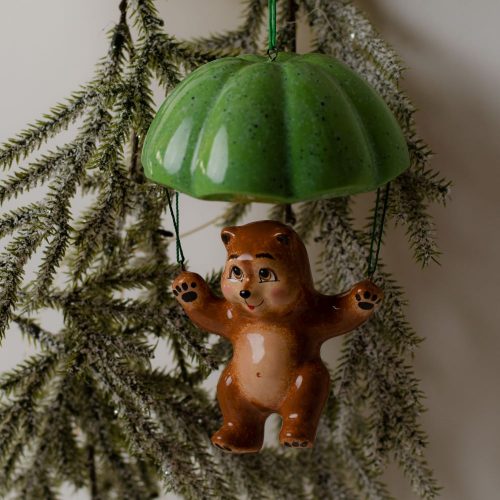 Медвежонок с парашютом фото