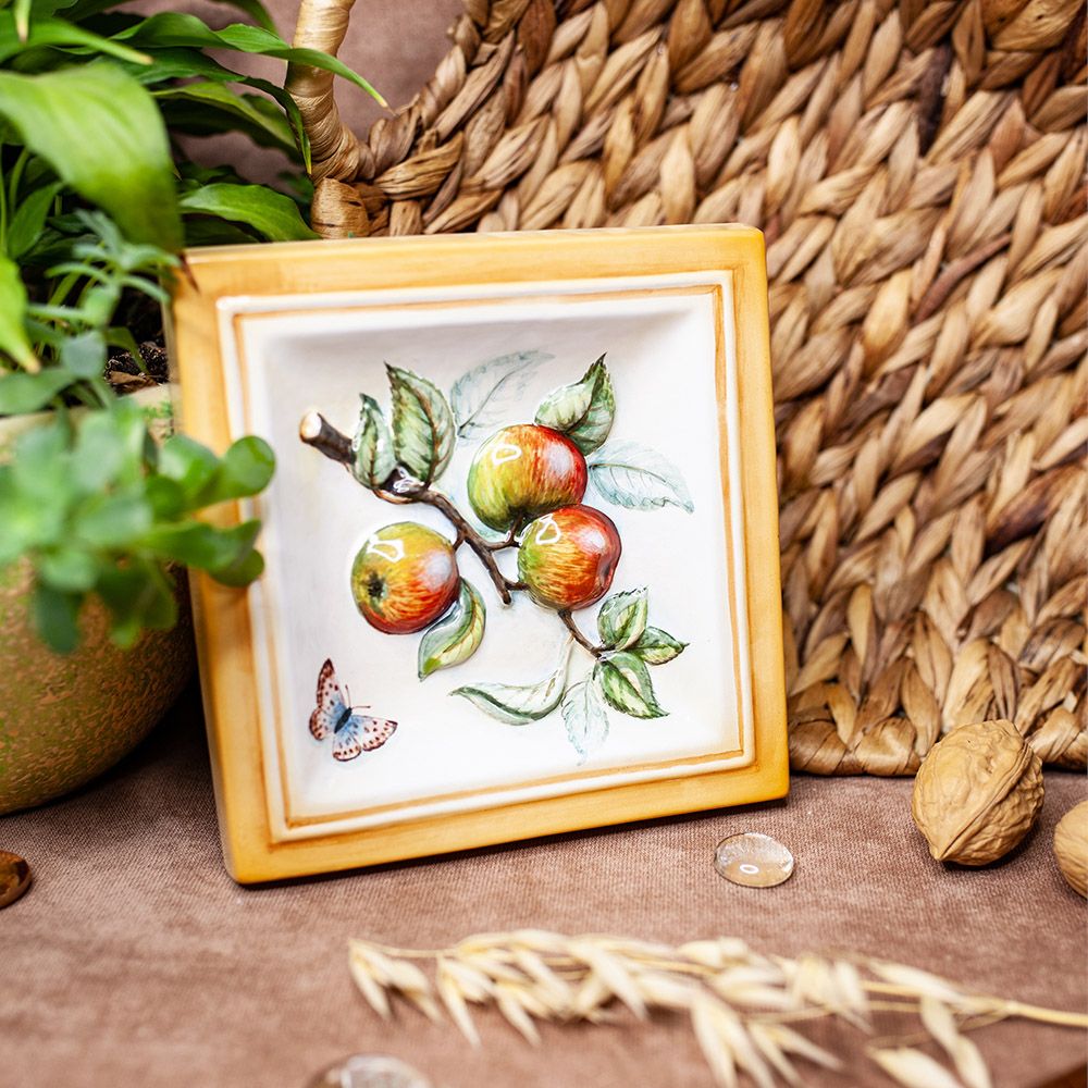 Яблоня декор