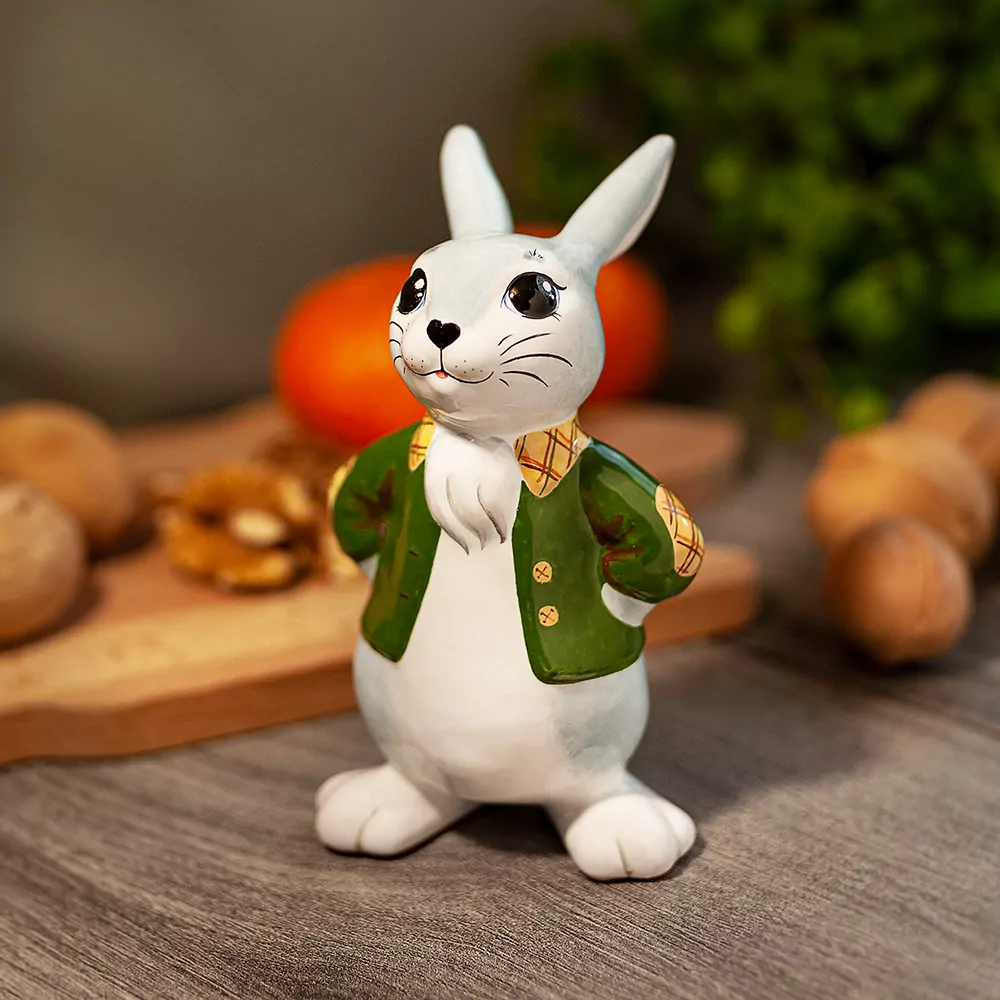 статуэтка зайчик с кожухе