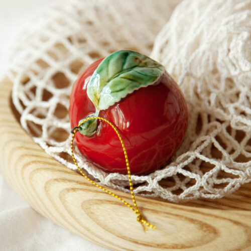 Яблоко малое красное фото