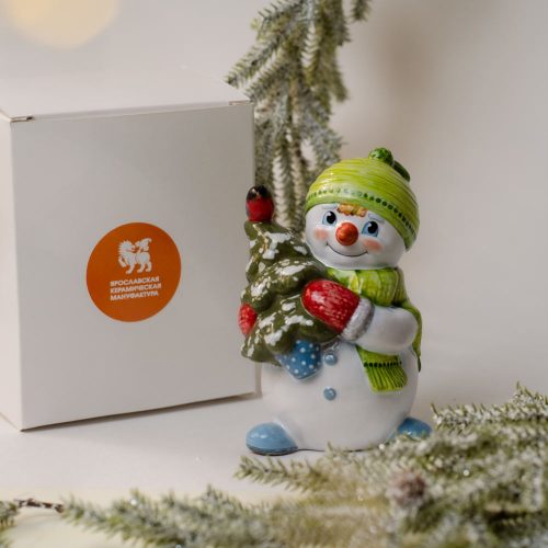 Снеговик с елкой майолика фото