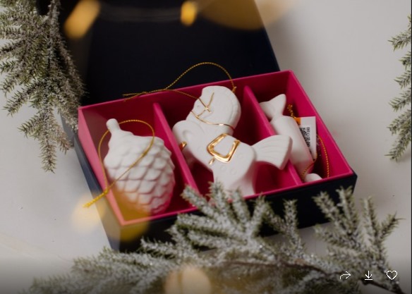 Набор 3 изделий: шишка малая, лошадка, конфетка (фарфор) фото