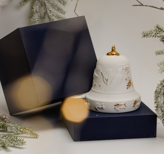 Колокол с новогодним рельефом снегири (фарфор) с коробкой фото