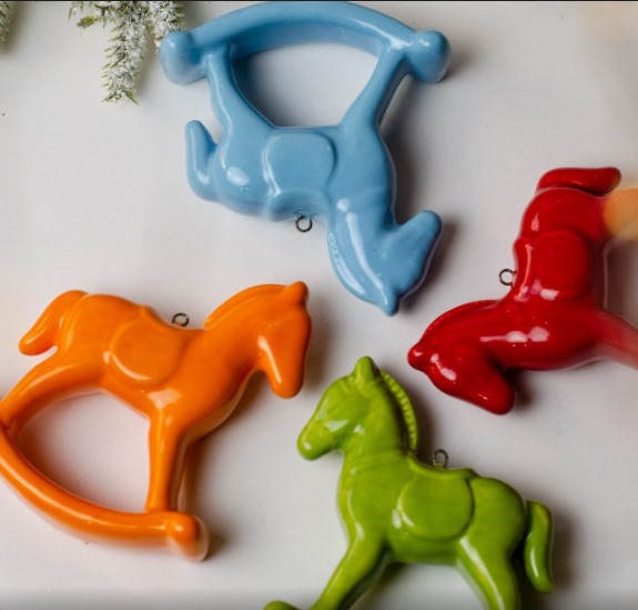 Лошадка качалка зеленая глазурь фото