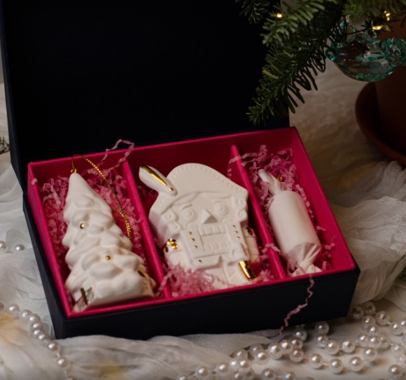 Набор 3 изделия ( елка , щелкунчик, конфетка) (фарфор) фото